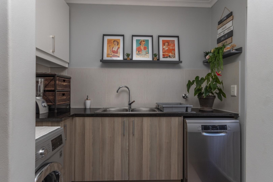 3 Bedroom Property for Sale in Sunningdale Western Cape